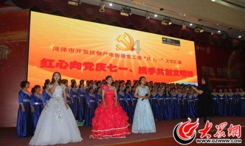 吃西餐时,喝掉柠檬水还不算丢人,但让服务员看到这会一脸坏笑